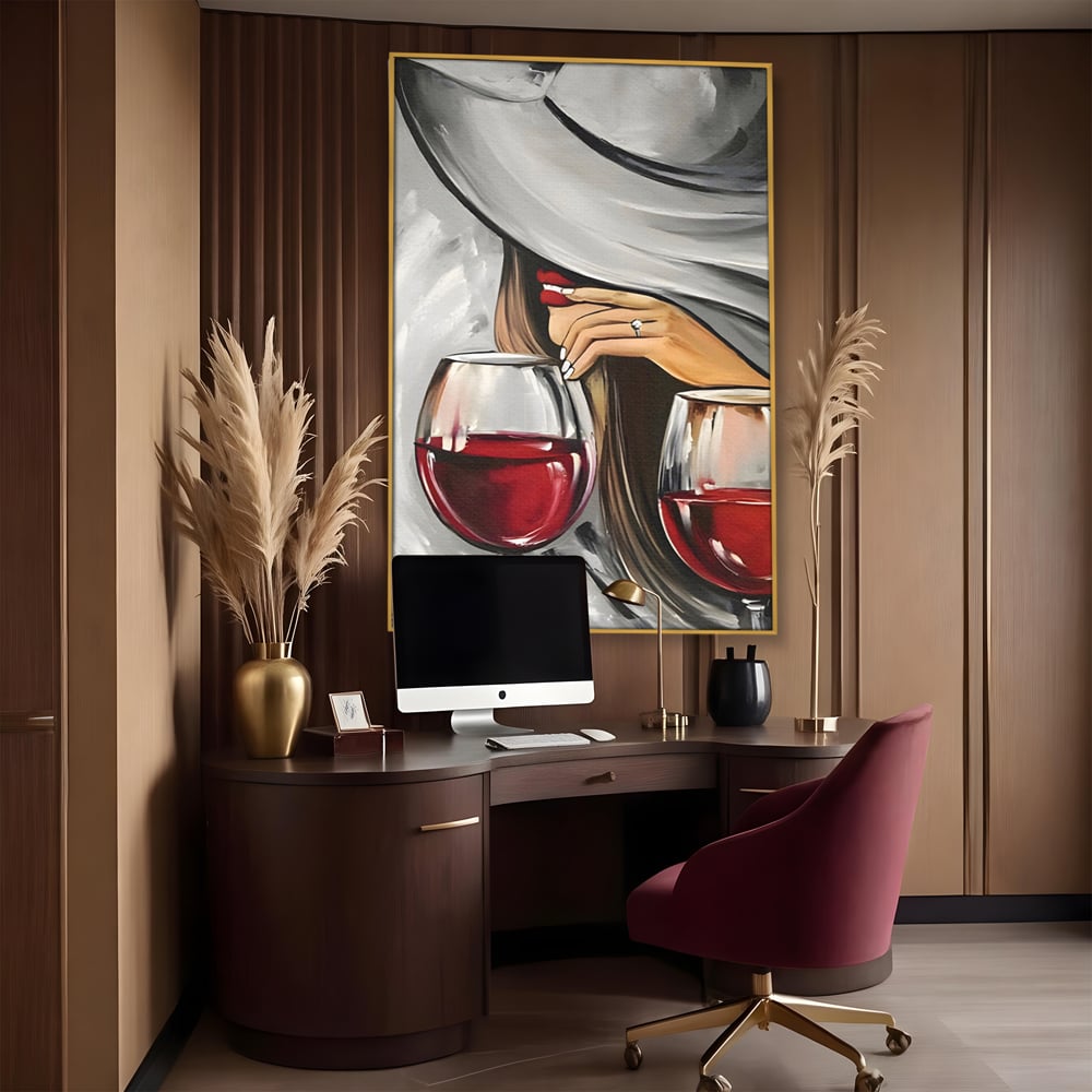 Tablou canvas cu tablou canvas cu femeie si vin rosu, in rama de aluminiu auriu, pe perete intr-un birou